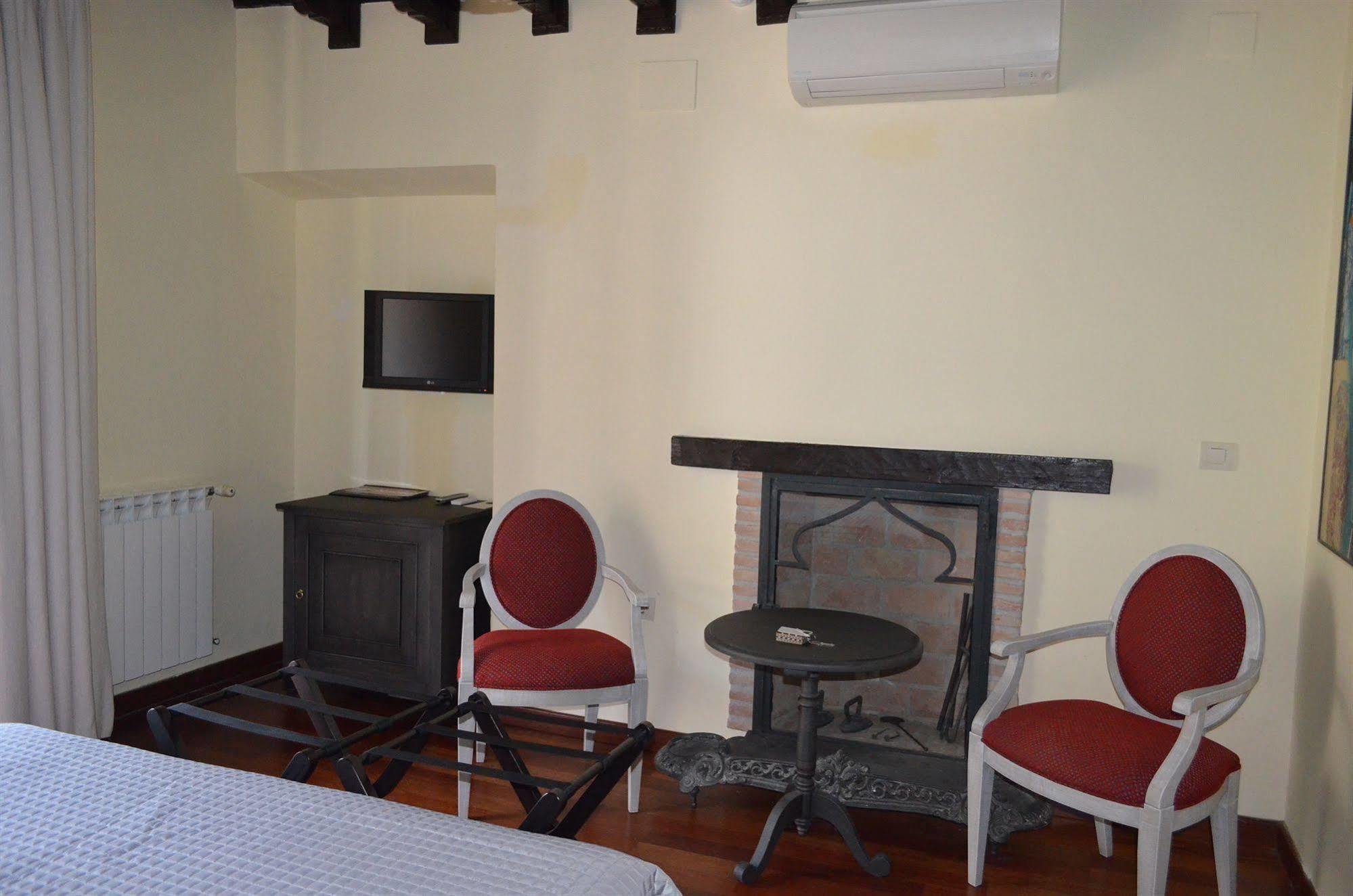Palacio De Mariana Pineda 4*