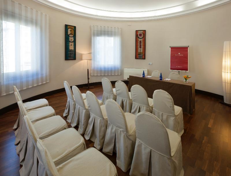 Hotel Nh Collection Victoria 4*