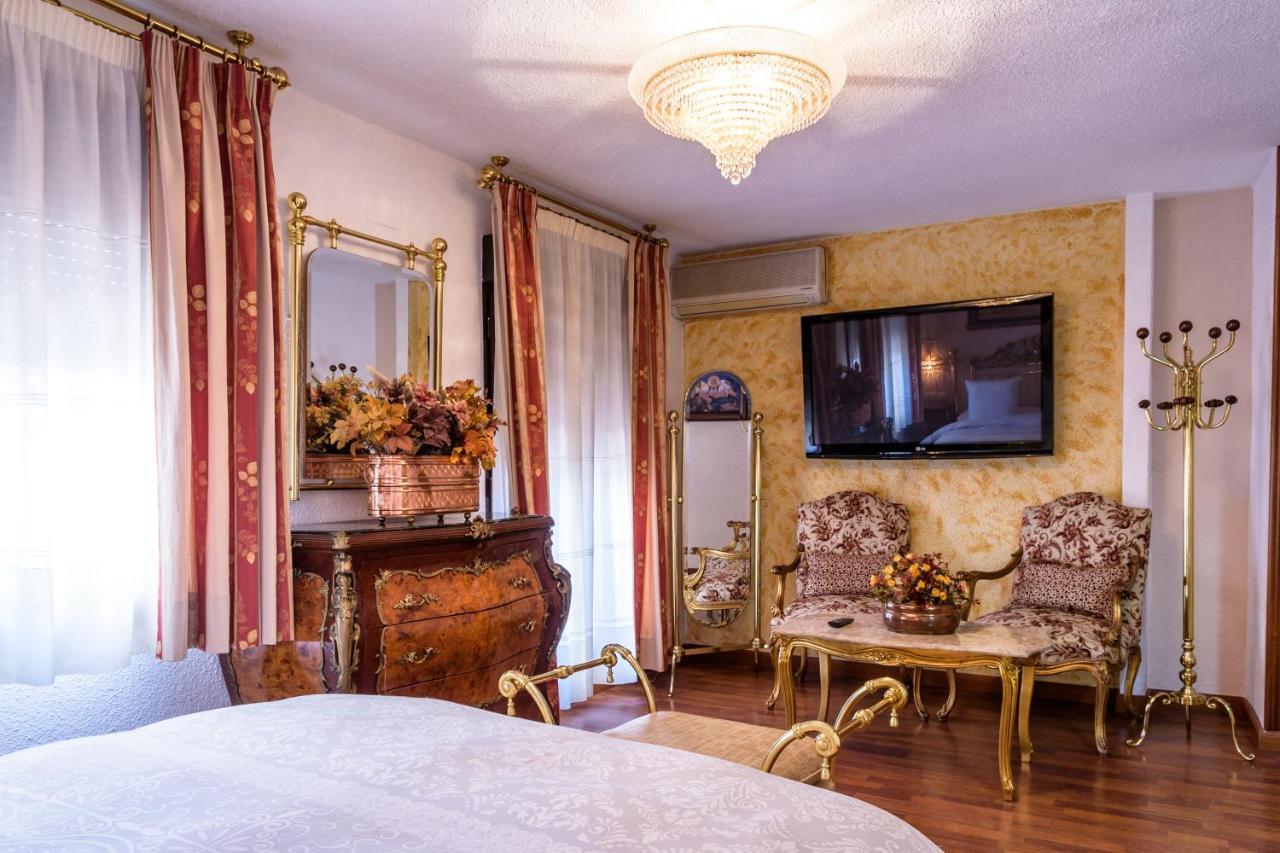 Khách sạn Casa De Reyes 2*