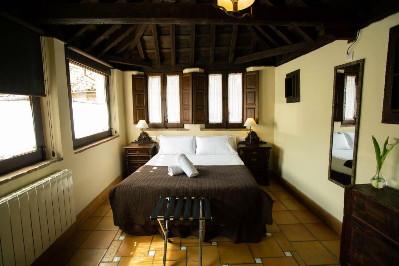 Palacio De Mariana Pineda Hotel