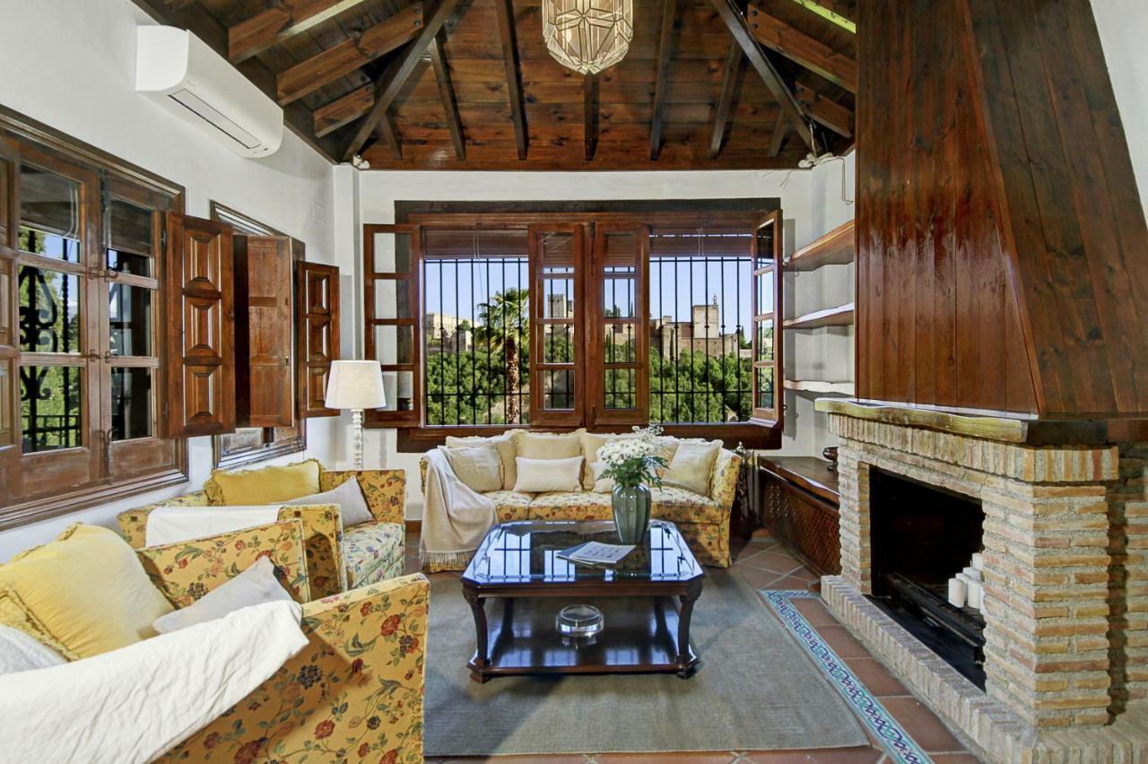 2.5 Million Villa. Magical Sunset. Super Close To Everything. 5br, 4ba, Pool, A/c+heating