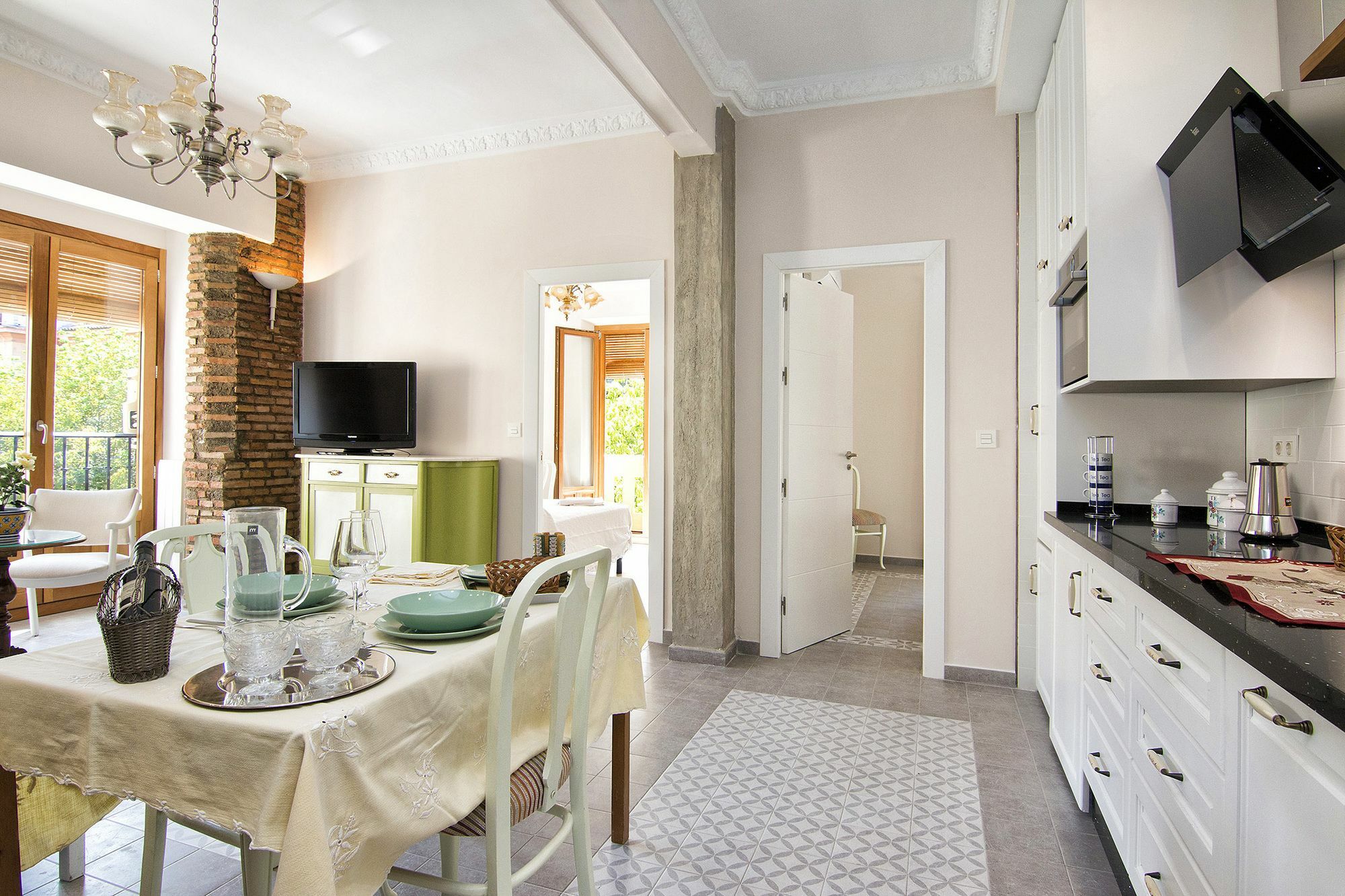 Bright & Elegant City Centre 3 Bedroom Apart Apartment