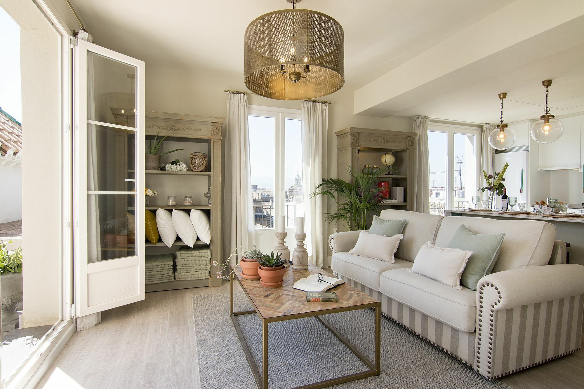 Chezmoihomes Luxury Cathedral Penthouse Apartment *