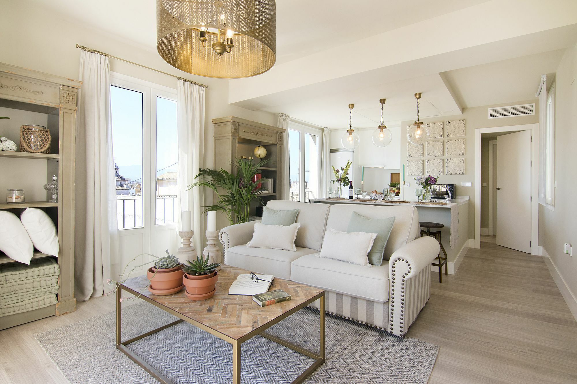 Chezmoihomes Luxury Cathedral Penthouse
