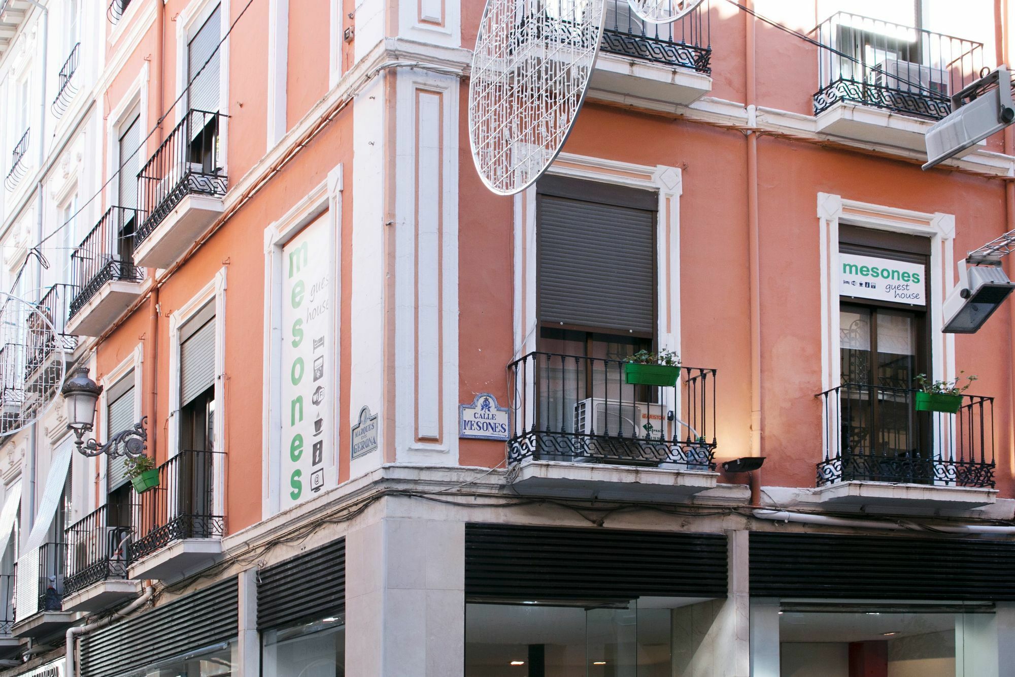 Pension Mesones 3*