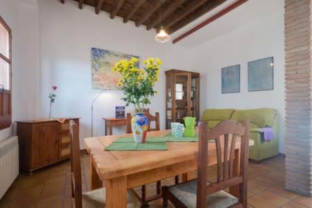 Spacious Sunny And Quiet Albayzin Appartement
