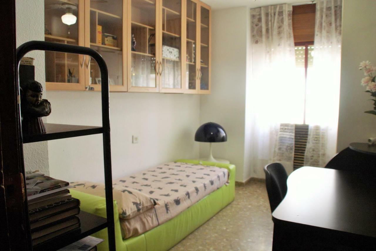 Lola Homestay *