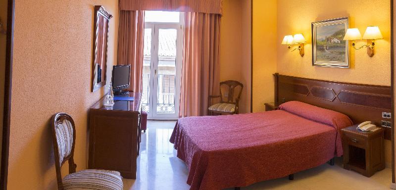 Reina Cristina Hotel 3*