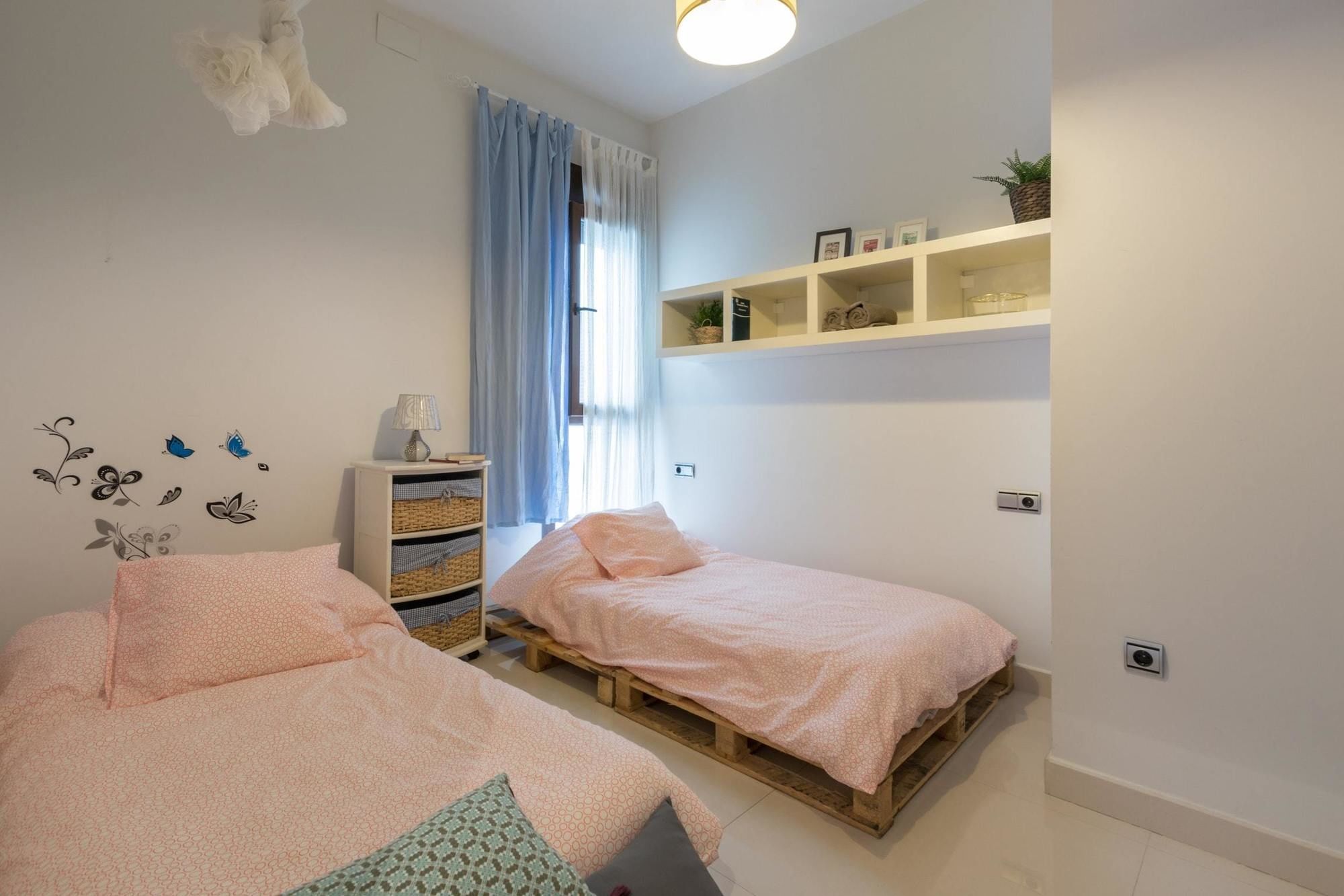 With 3 Bedrooms In Granada, With Wonderful View, Balcon Apartamento