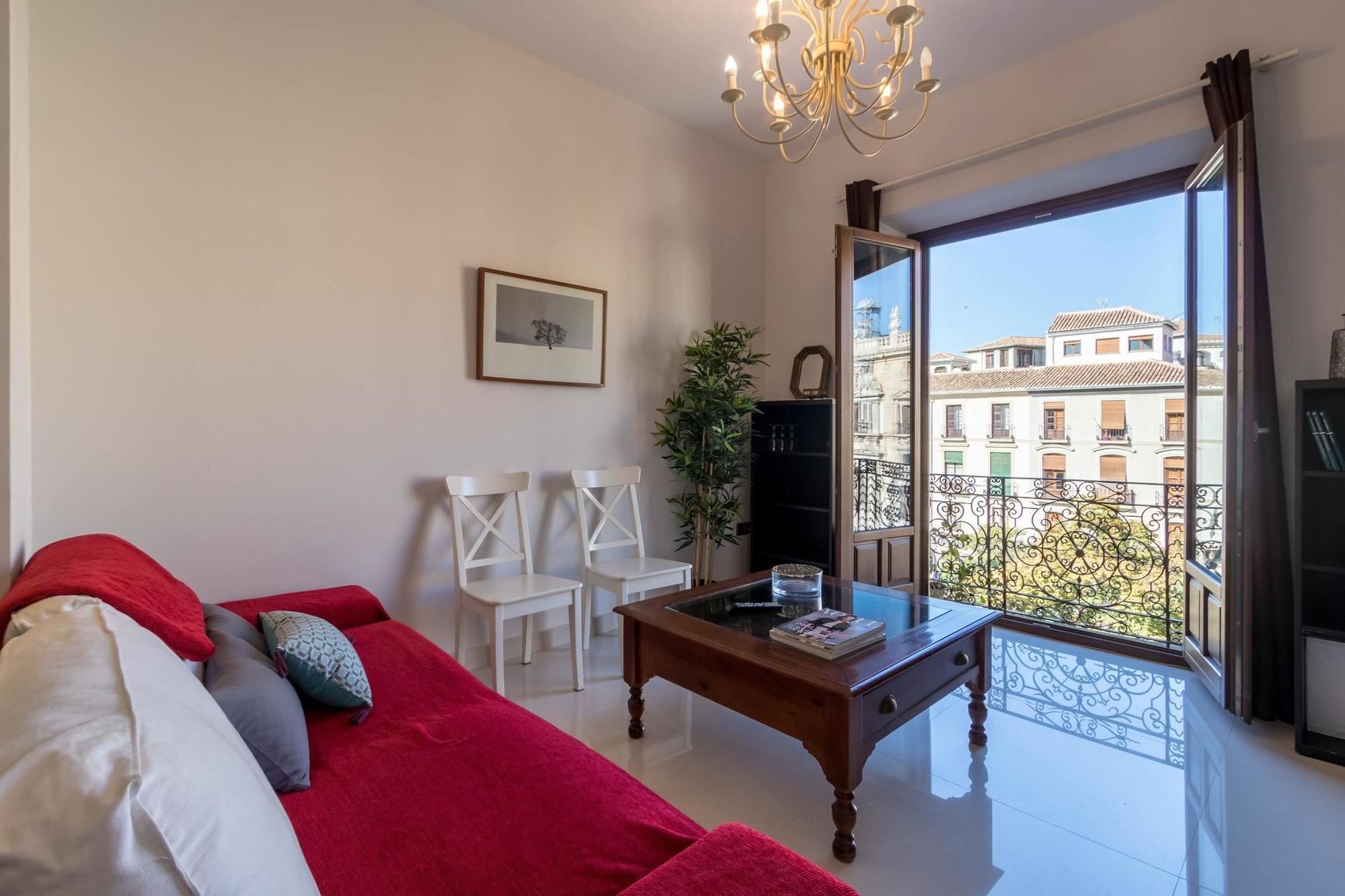 With 3 Bedrooms In Granada, With Wonderful View, Balcon Apartamento *