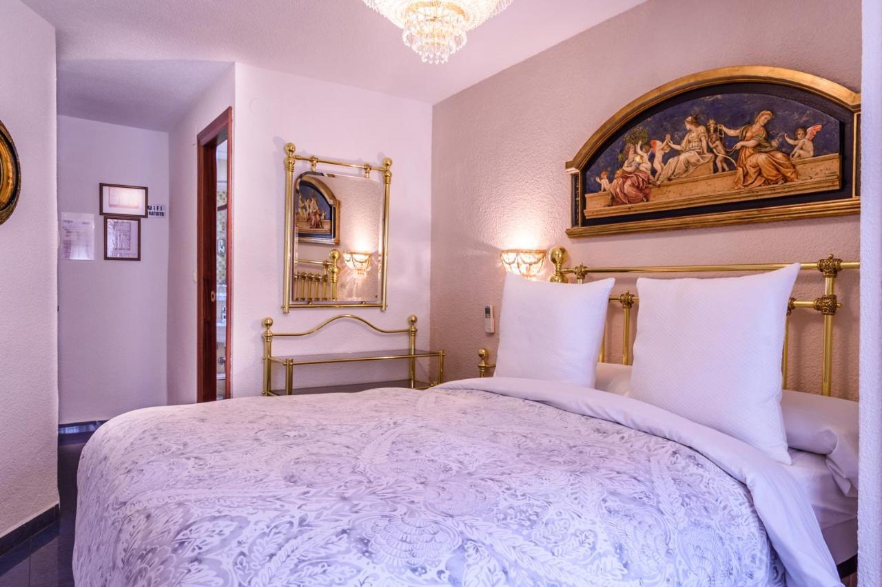Khách sạn Casa De Reyes 2*