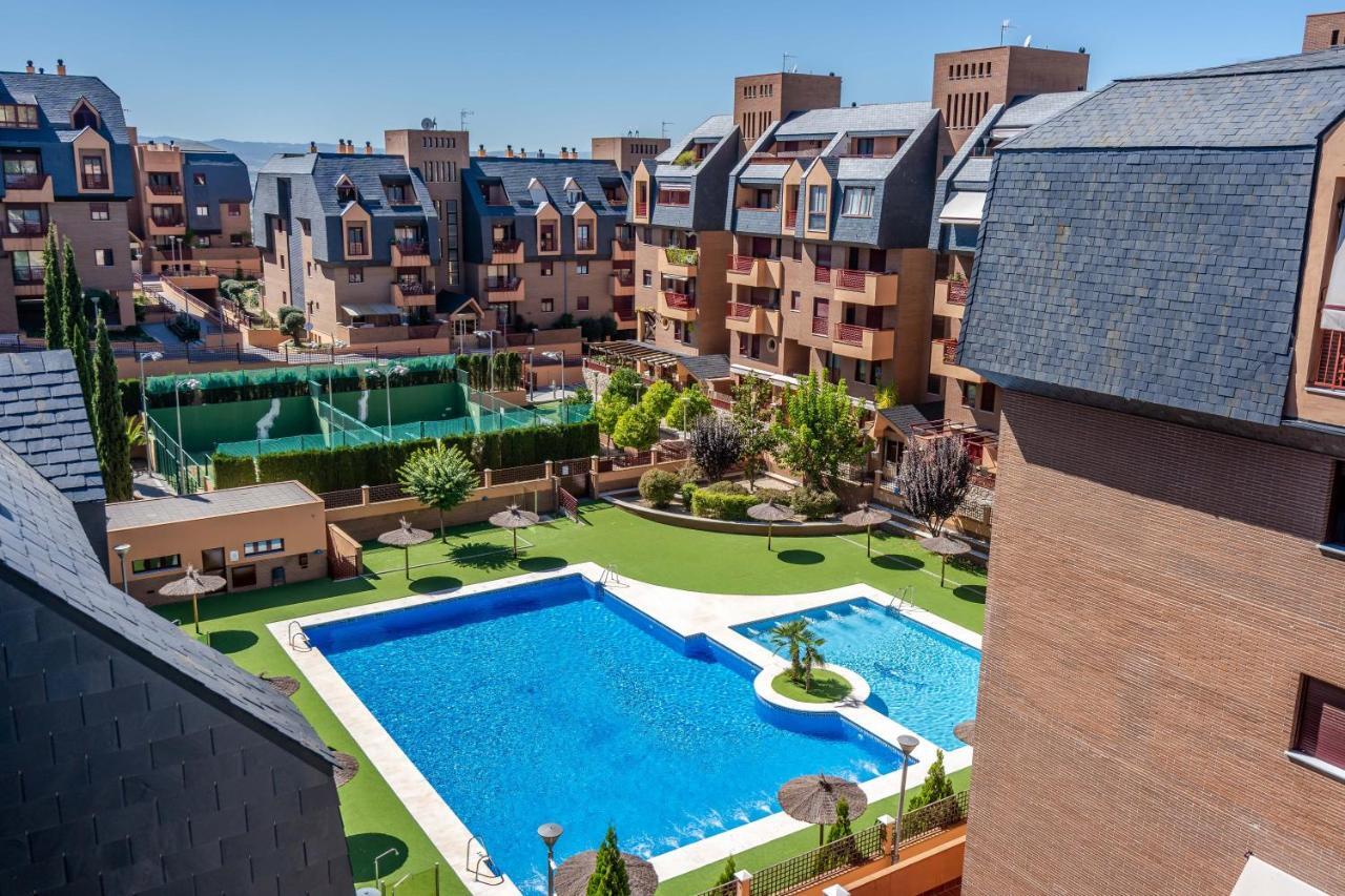 Urbanizacion De Lujo, Piscina, Padel, Garage Apartment Granada