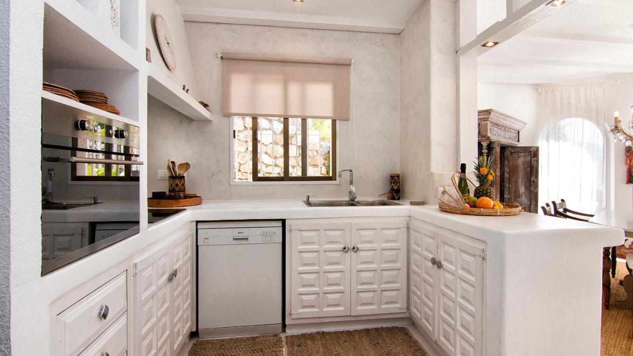 La Almendra Blanca - A Hidden Gem On The Mediterranean Villa Granada