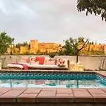2.5 Million Villa. Magical Sunset. Super Close To Everything. 5Br, 4Ba, Pool, A/C+Heating