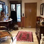 Casa En Granada Con Hermoso Jardin, Parking Calle