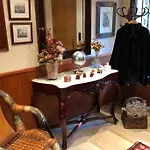 Casa En Granada Con Hermoso Jardin, Parking Calle