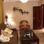 Casa En Granada Con Hermoso Jardin, Parking Calle