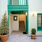 Laurel Suites Apartments