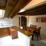 Mercader De Sedas Apartments