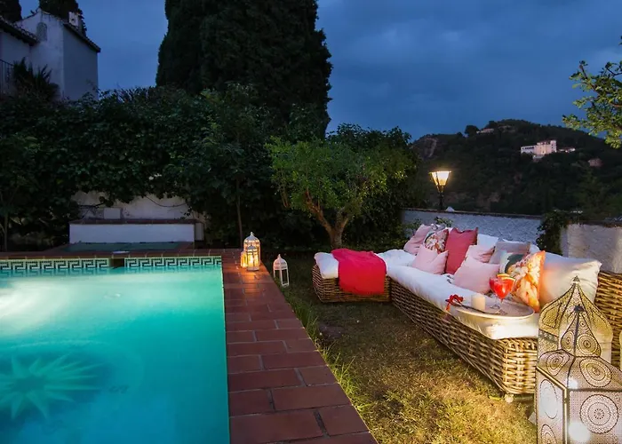 2.5 Million Villa. Magical Sunset. Super Close To Everything. 5Br, 4Ba, Pool, A/C+Heating