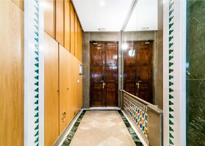 Apartamento Con Balcon En El Centro Historico Qh Reyes Catolicos