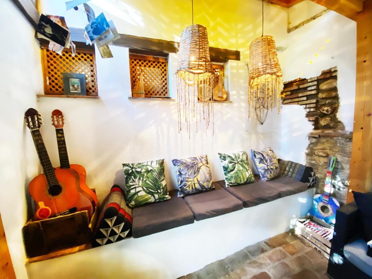 Makuto Coliving House Hostel