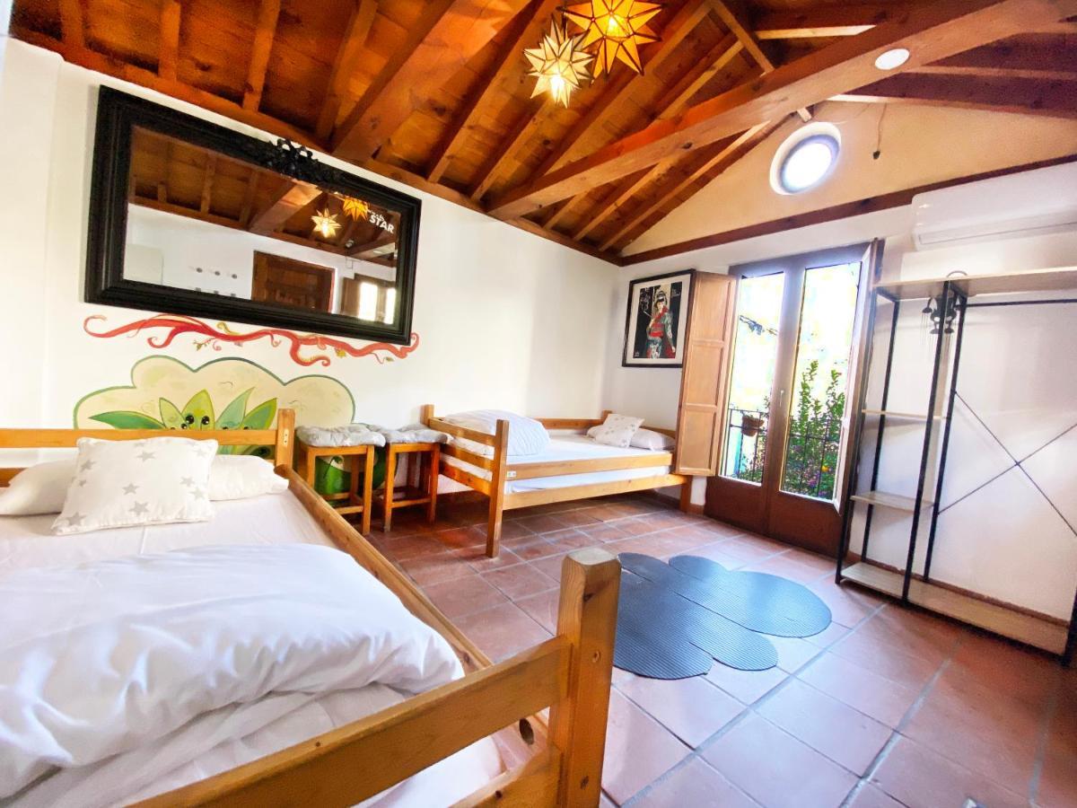 Makuto Coliving House Hostel