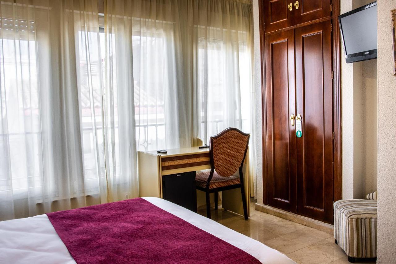 Hotel Reina Cristina 3*