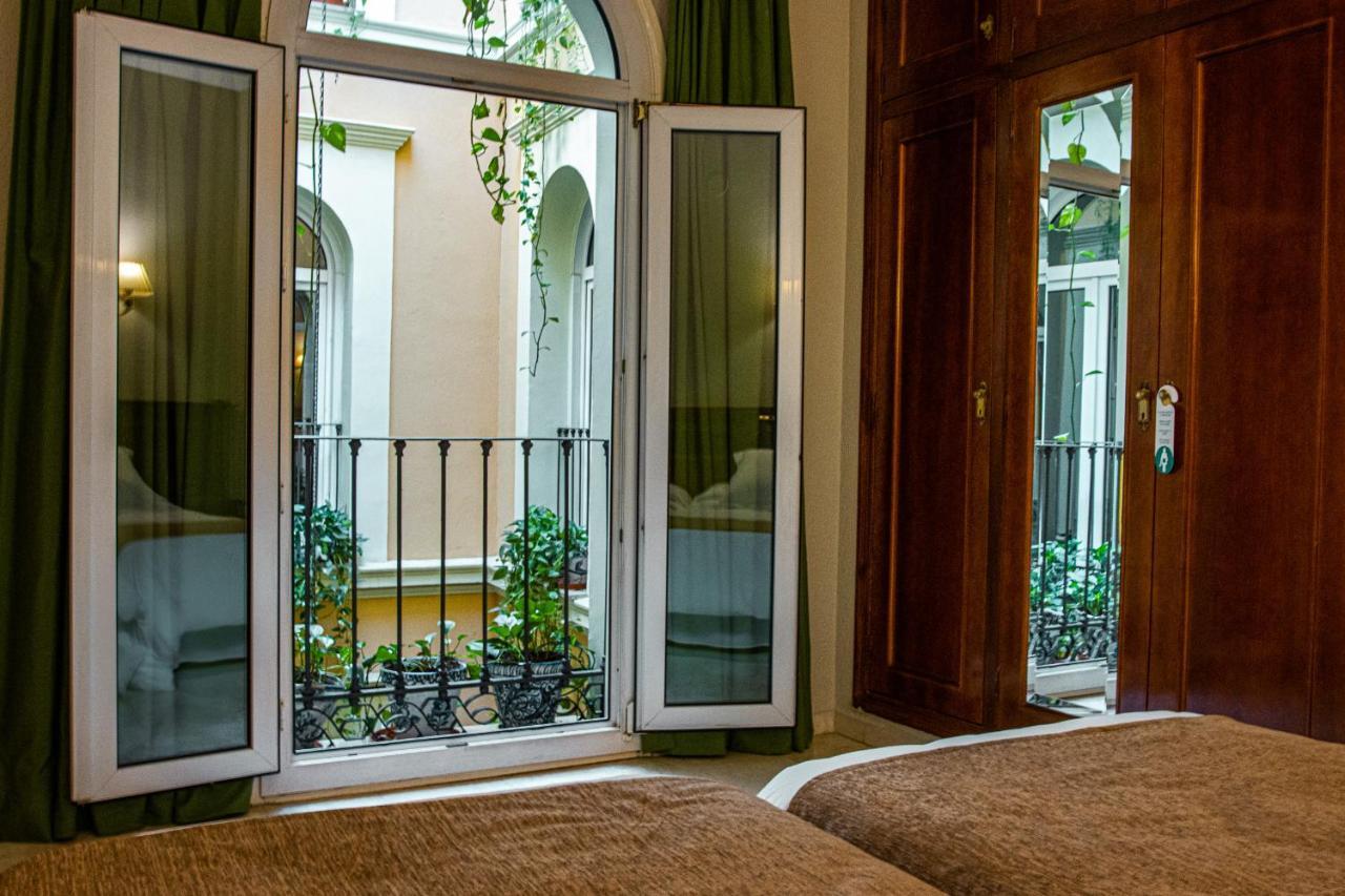 Reina Cristina Hotel
