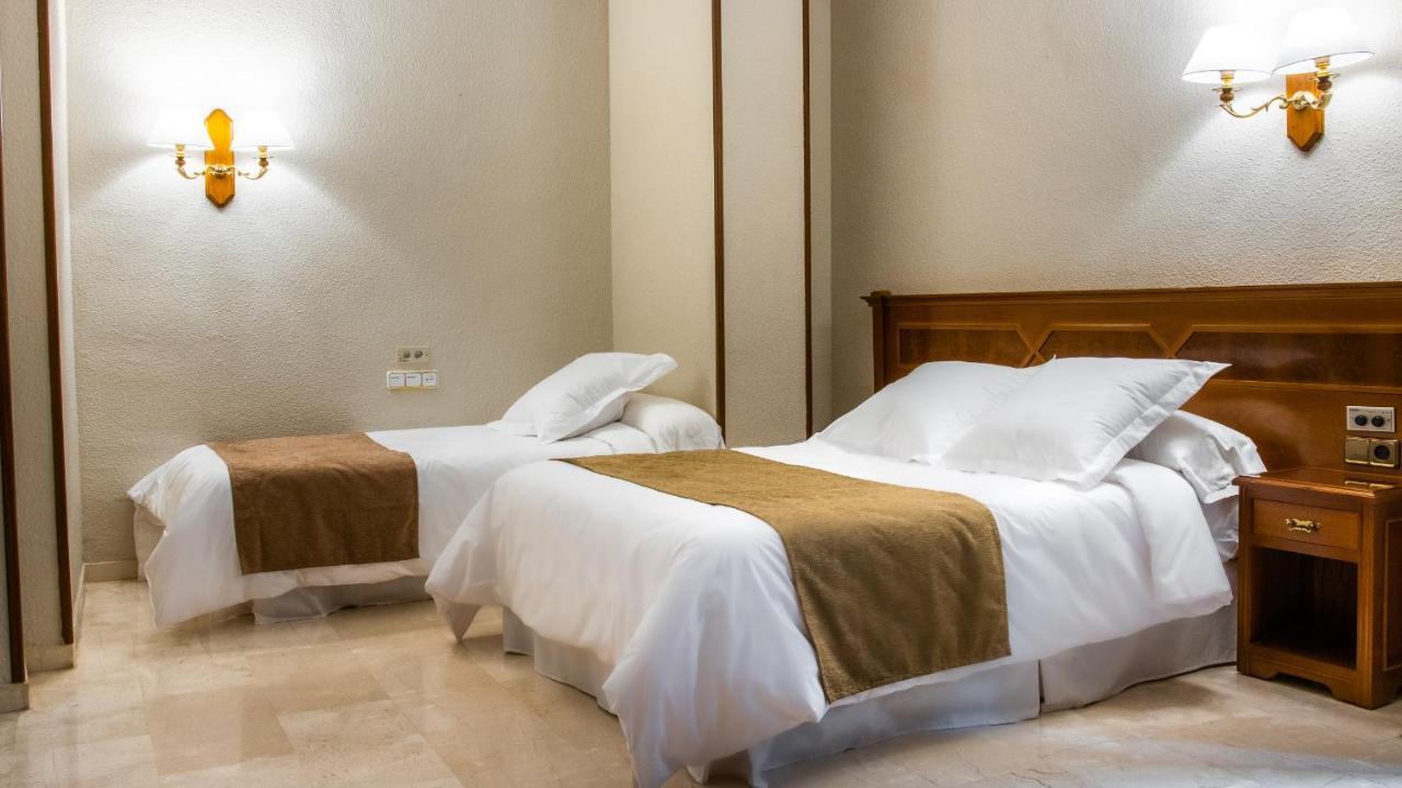 Hotel Reina Cristina 3*