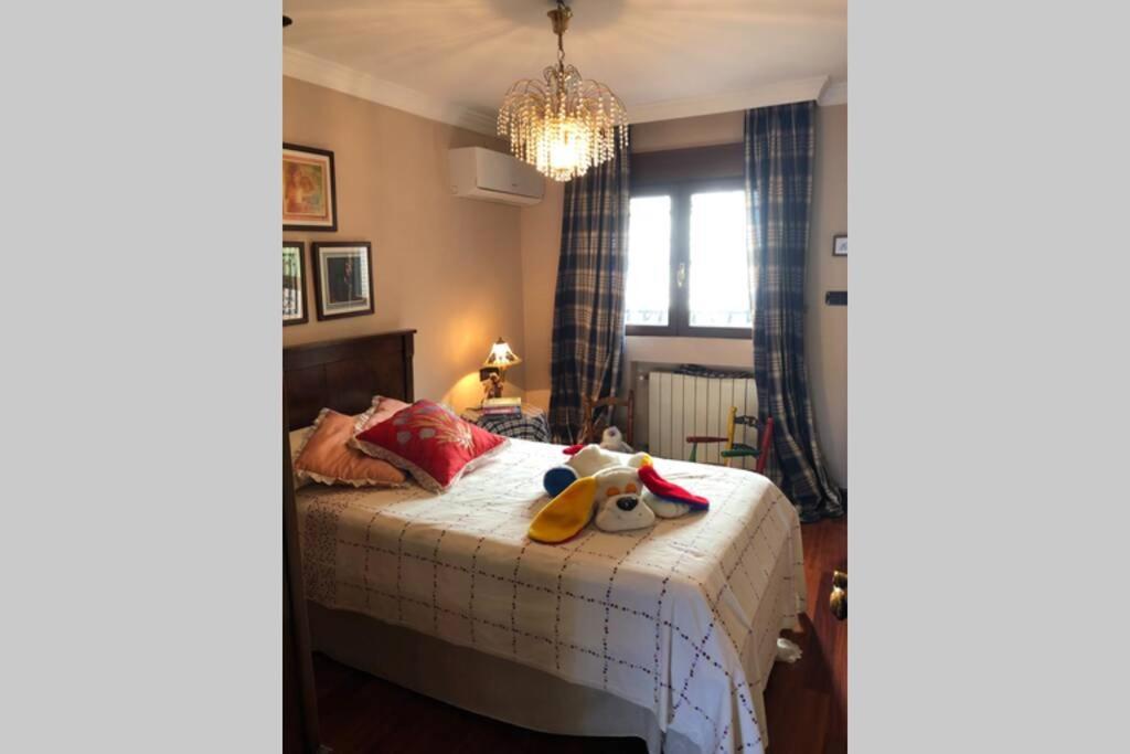 Casa En Con Hermoso Jardin, Parking Calle Granada