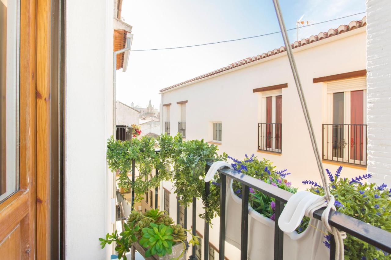 Sky Is Blue In - Private Parking Included Apartment *