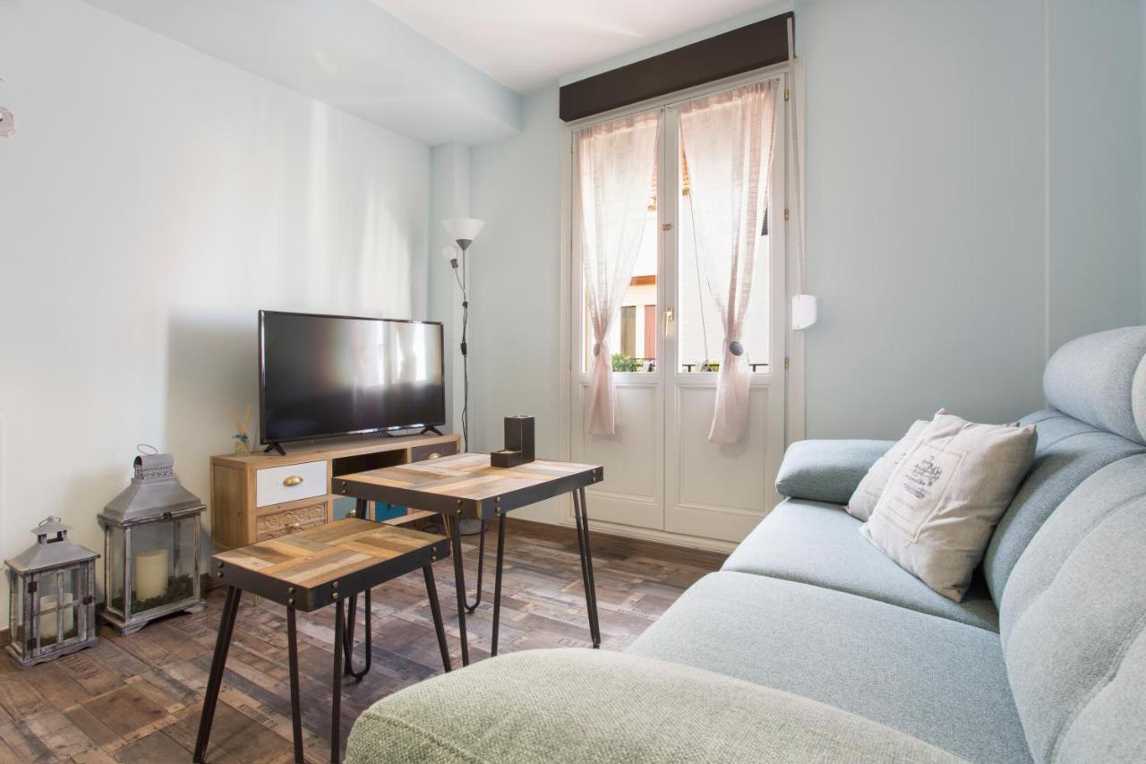 Sky Is Blue In - Private Parking Included Apartment *