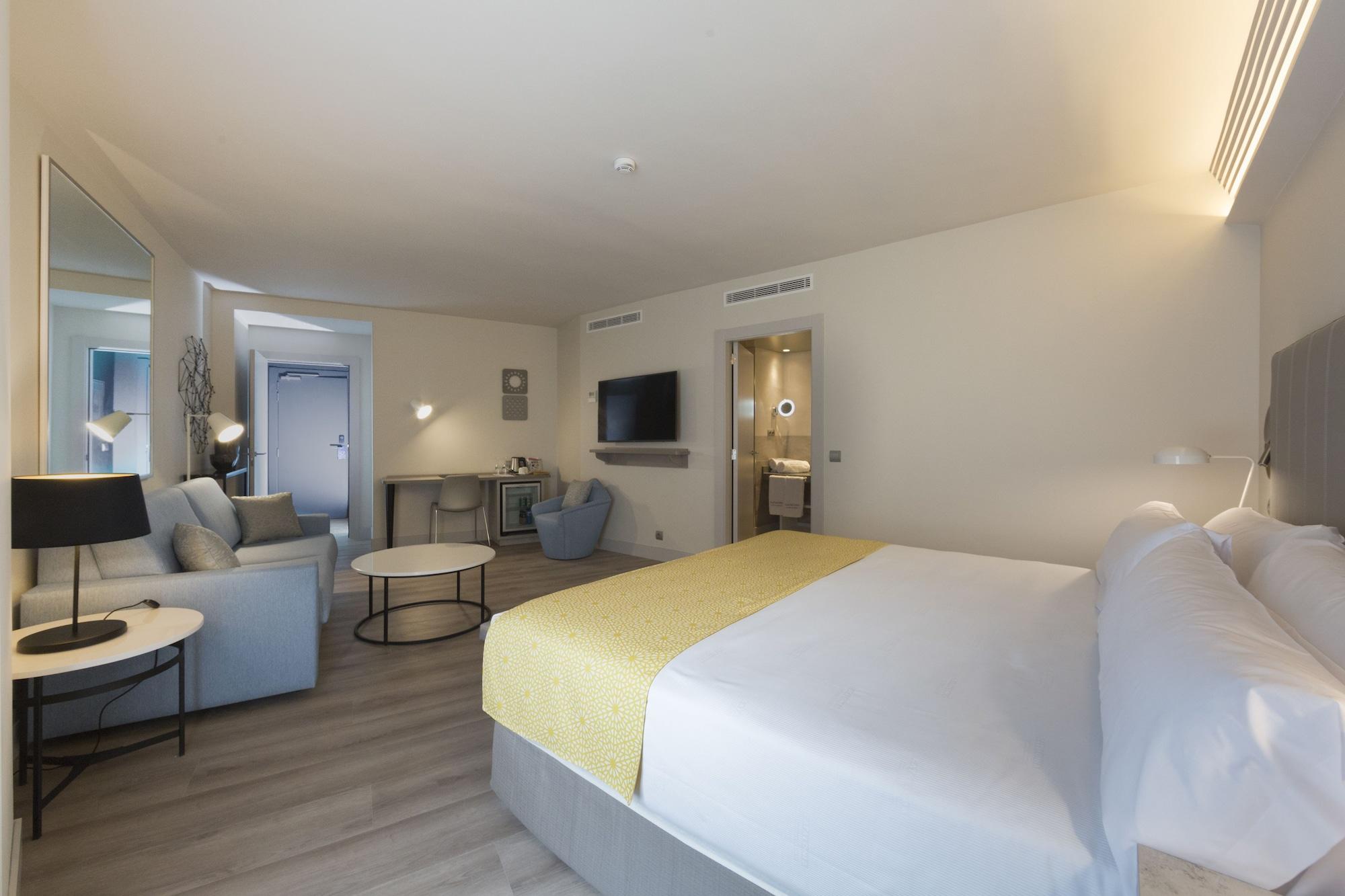 Catalonia Hotel 4*