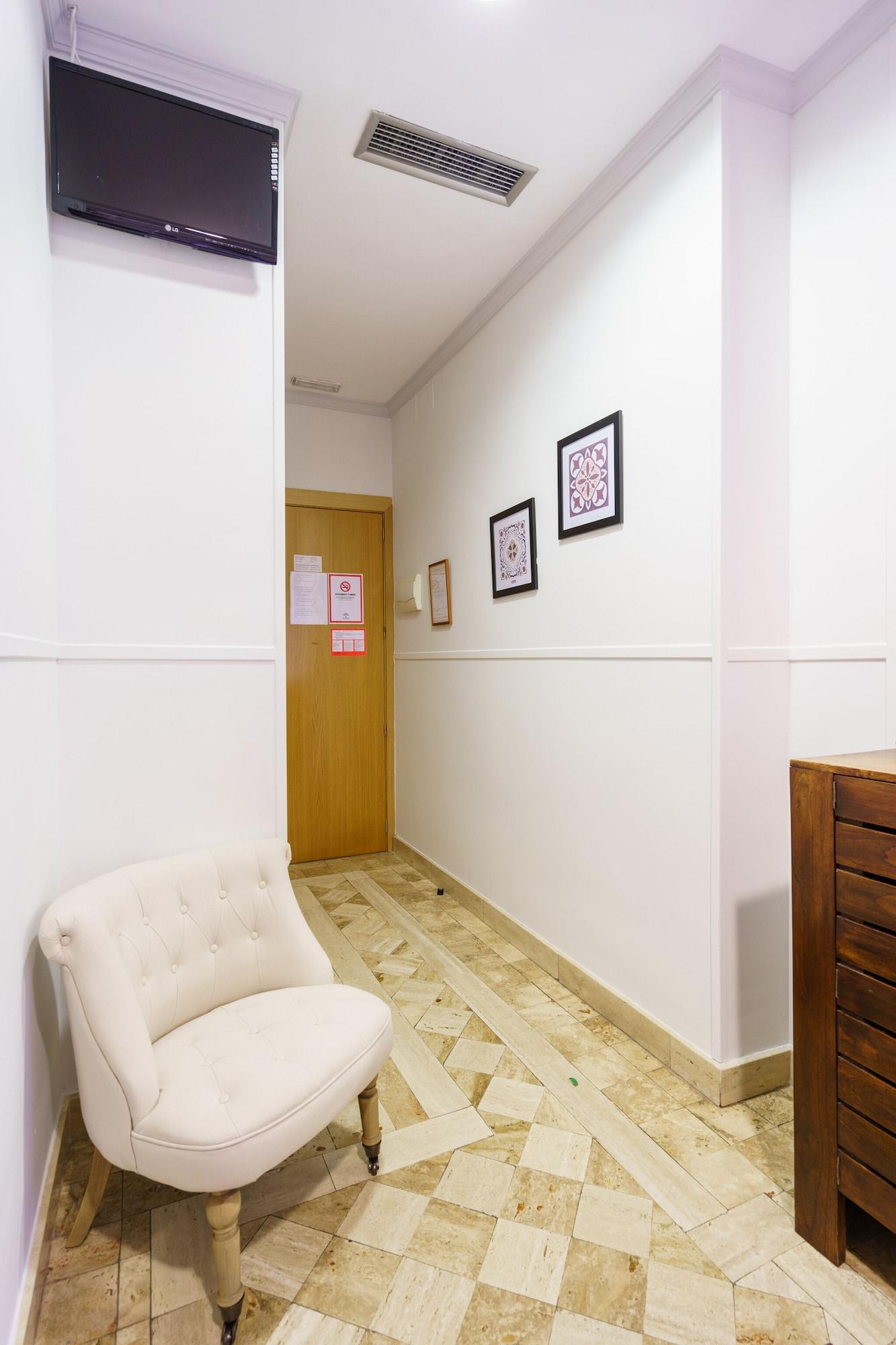 Khách sạn Boutique Reina Mora 2*