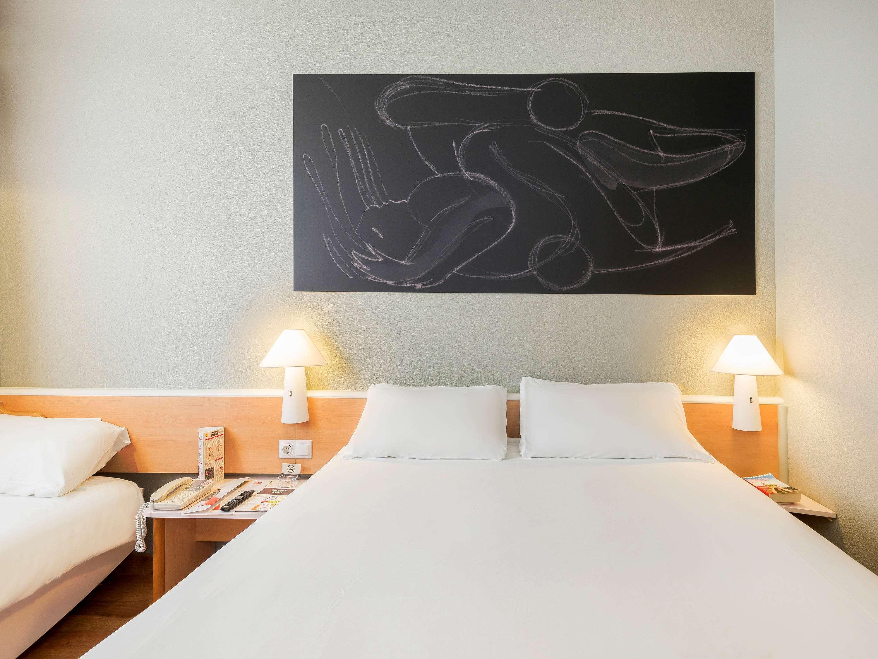 Ibis Hotel *