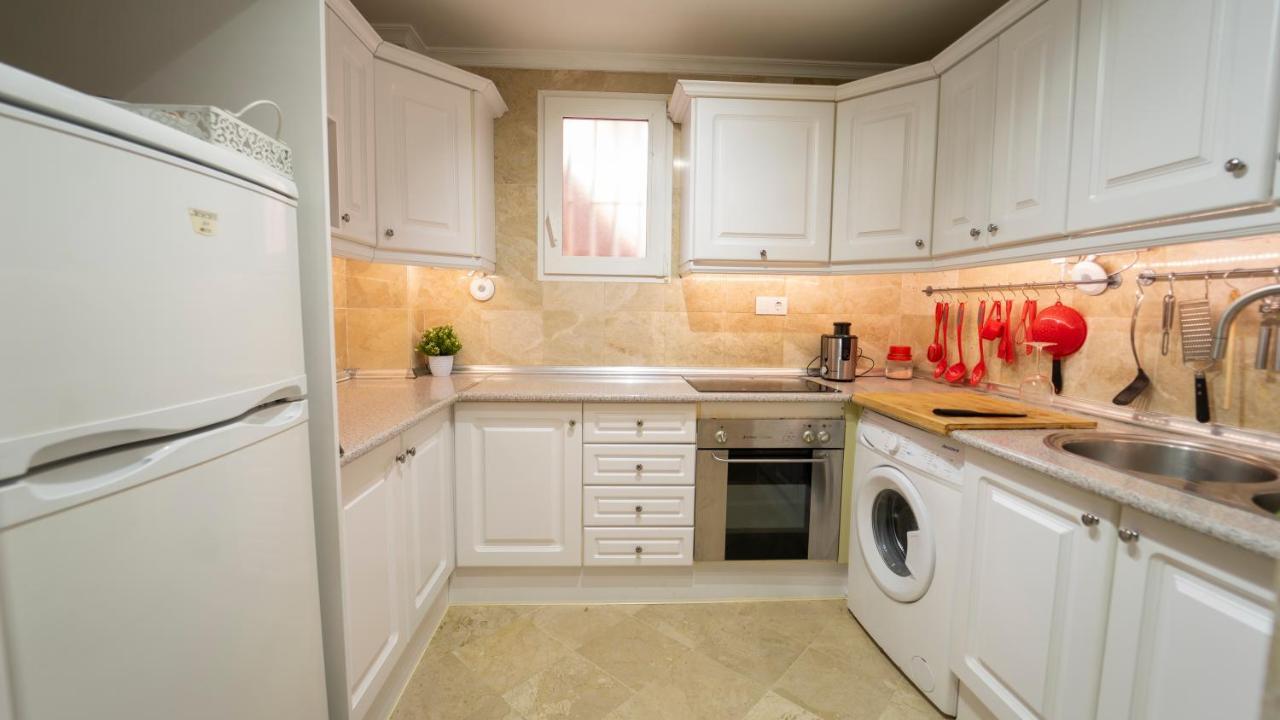 Aixa Serrallo Aparts Apartment