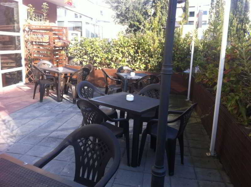 Ibis Hotel *