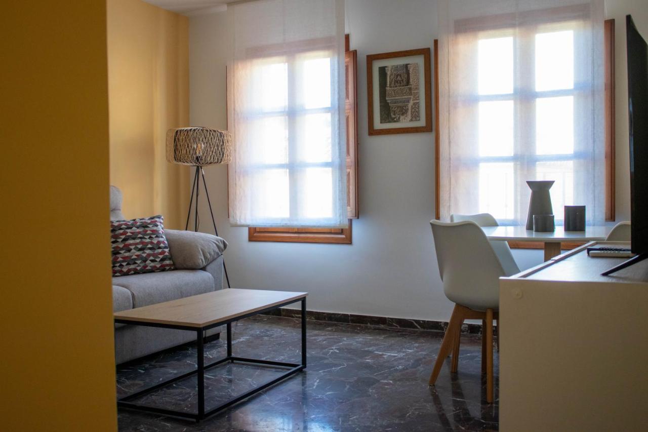 Apartamento Atico Con Terraza En Cuesta Gomerez *