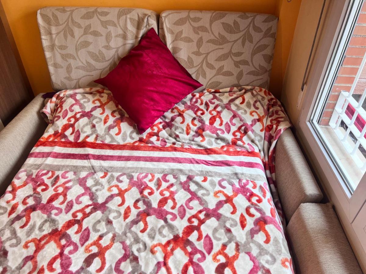 Casa Ideal Familias Y Grupos Con Balcones Exterior Soleada Patios Cerca Alhambra, Sierra Nevada, Rio Genil, Lancha Del Genil, Parque Llano Y Reloj Del Sol Con Barbacoas, Campo De Futbol, Circuito Gimnasia Homestay