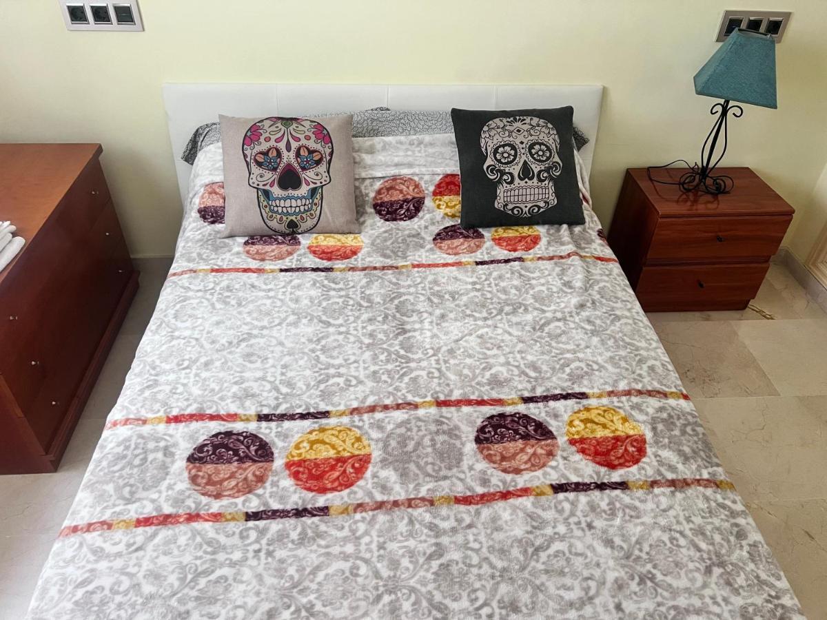 Homestay Casa Ideal Familias Y Grupos Con Balcones Exterior Soleada Patios Cerca Alhambra, Sierra Nevada, Rio Genil, Lancha Del Genil, Parque Llano Y Reloj Del Sol Con Barbacoas, Campo De Futbol, Circuito Gimnasia