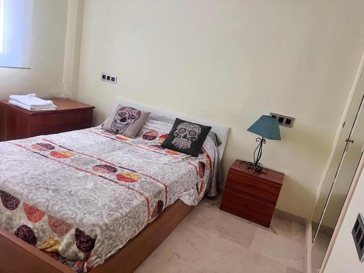 Casa Ideal Familias Y Grupos Con Balcones Exterior Soleada Patios Cerca Alhambra, Sierra Nevada, Rio Genil, Lancha Del Genil, Parque Llano Y Reloj Del Sol Con Barbacoas, Campo De Futbol, Circuito Gimnasia Homestay Granada