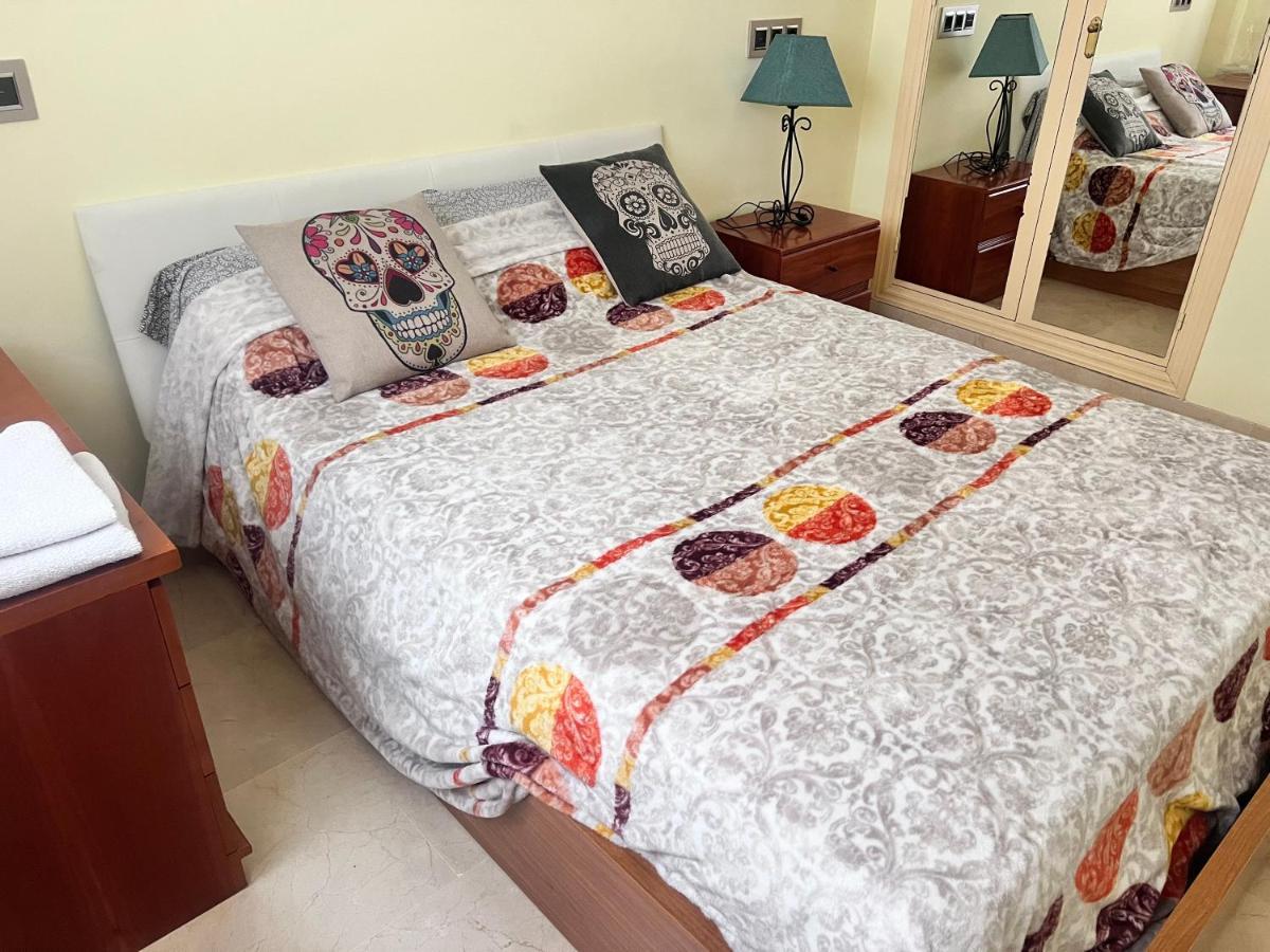 Casa Ideal Familias Y Grupos Con Balcones Exterior Soleada Patios Cerca Alhambra, Sierra Nevada, Rio Genil, Lancha Del Genil, Parque Llano Y Reloj Del Sol Con Barbacoas, Campo De Futbol, Circuito Gimnasia