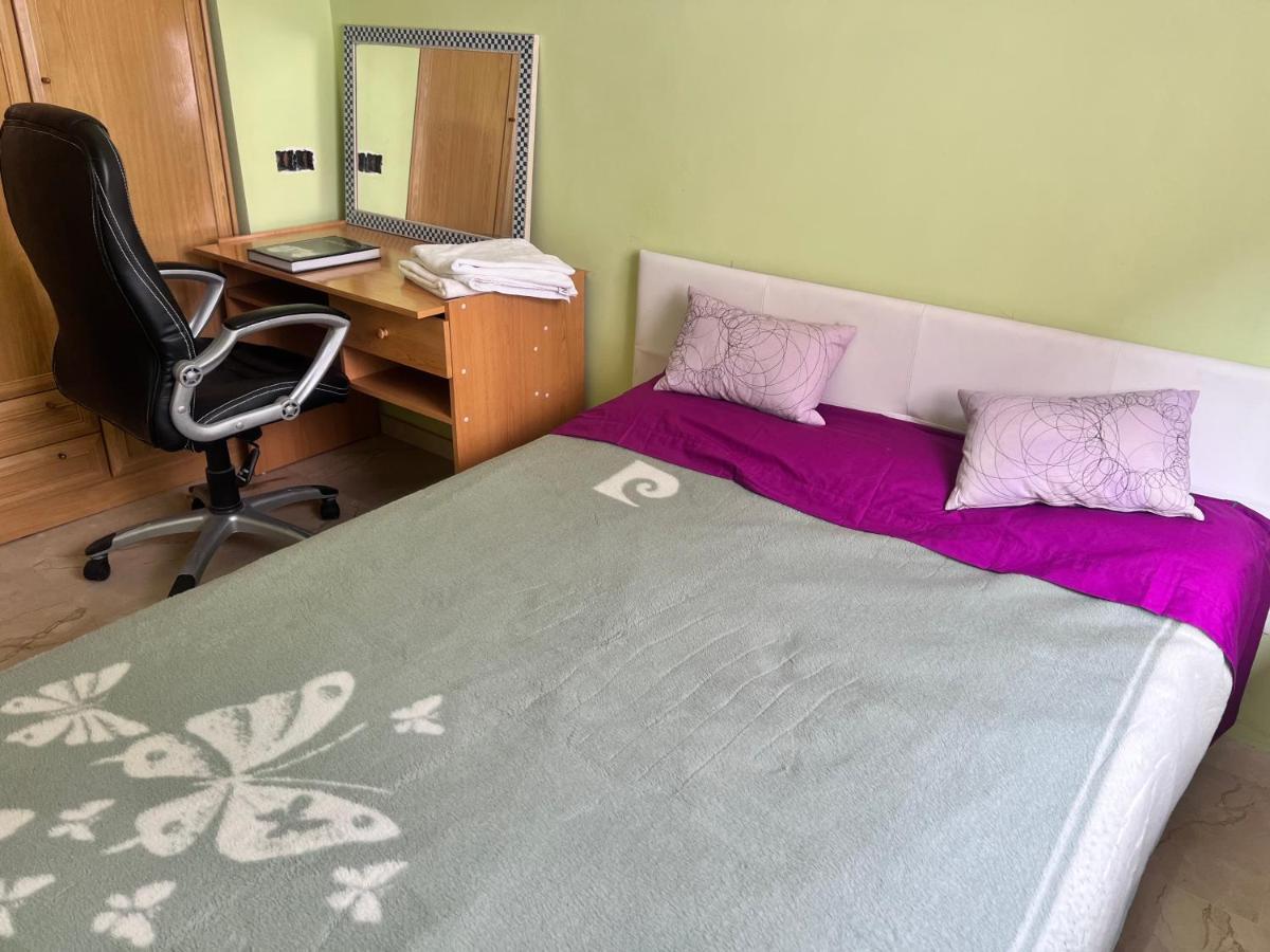 Casa Ideal Familias Y Grupos Con Balcones Exterior Soleada Patios Cerca Alhambra, Sierra Nevada, Rio Genil, Lancha Del Genil, Parque Llano Y Reloj Del Sol Con Barbacoas, Campo De Futbol, Circuito Gimnasia Homestay *