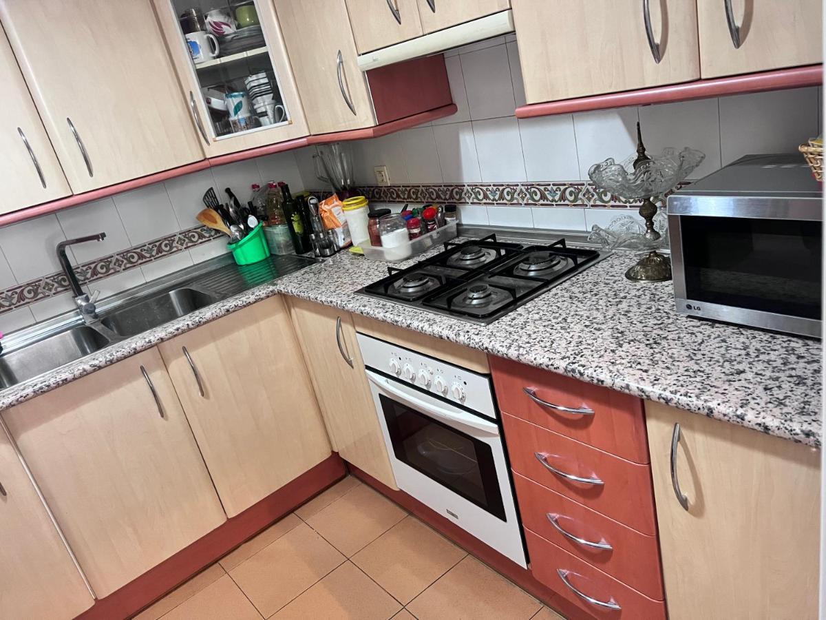 Casa Ideal Familias Y Grupos Con Balcones Exterior Soleada Patios Cerca Alhambra, Sierra Nevada, Rio Genil, Lancha Del Genil, Parque Llano Y Reloj Del Sol Con Barbacoas, Campo De Futbol, Circuito Gimnasia