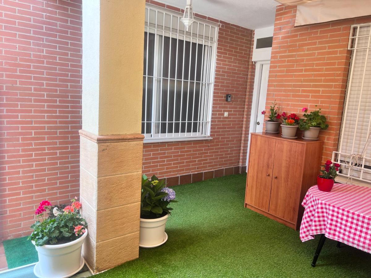 Casa Ideal Familias Y Grupos Con Balcones Exterior Soleada Patios Cerca Alhambra, Sierra Nevada, Rio Genil, Lancha Del Genil, Parque Llano Y Reloj Del Sol Con Barbacoas, Campo De Futbol, Circuito Gimnasia