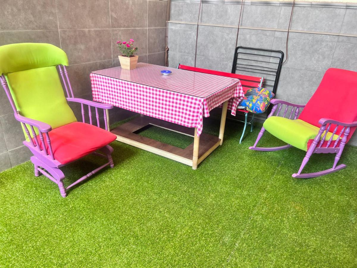 Casa Ideal Familias Y Grupos Con Balcones Exterior Soleada Patios Cerca Alhambra, Sierra Nevada, Rio Genil, Lancha Del Genil, Parque Llano Y Reloj Del Sol Con Barbacoas, Campo De Futbol, Circuito Gimnasia Homestay Granada