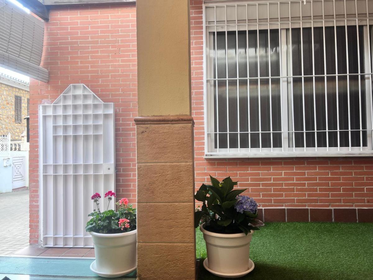 Casa Ideal Familias Y Grupos Con Balcones Exterior Soleada Patios Cerca Alhambra, Sierra Nevada, Rio Genil, Lancha Del Genil, Parque Llano Y Reloj Del Sol Con Barbacoas, Campo De Futbol, Circuito Gimnasia *