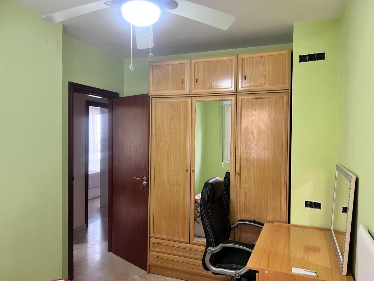 Homestay Casa Ideal Familias Y Grupos Con Balcones Exterior Soleada Patios Cerca Alhambra, Sierra Nevada, Rio Genil, Lancha Del Genil, Parque Llano Y Reloj Del Sol Con Barbacoas, Campo De Futbol, Circuito Gimnasia