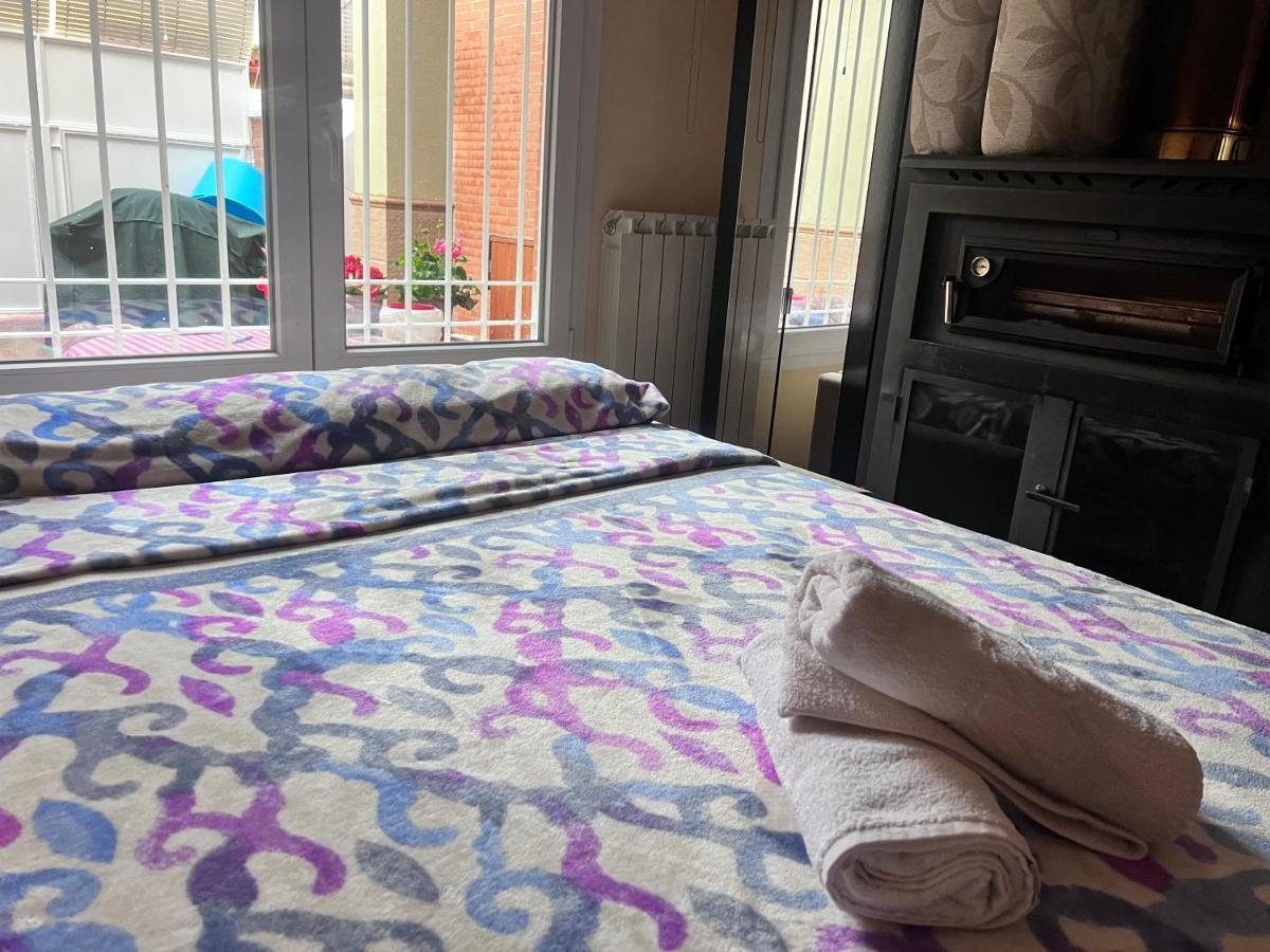 Homestay Casa Ideal Familias Y Grupos Con Balcones Exterior Soleada Patios Cerca Alhambra, Sierra Nevada, Rio Genil, Lancha Del Genil, Parque Llano Y Reloj Del Sol Con Barbacoas, Campo De Futbol, Circuito Gimnasia *